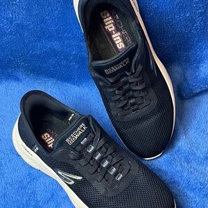 Like New Skechers Slip-Ins Go Walk size 8 WOMENS